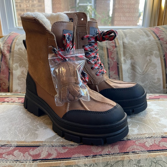 UGG Ashton Addie Boot Chestnut Color. Size 7 Women 
N12-08 - Picture 1 of 9
